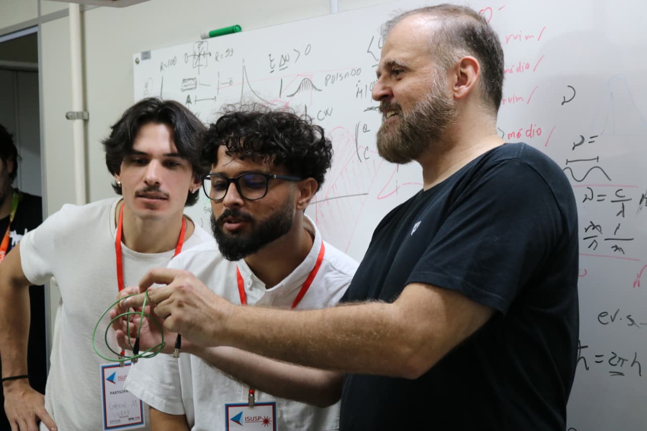 Estudante preparando fibra